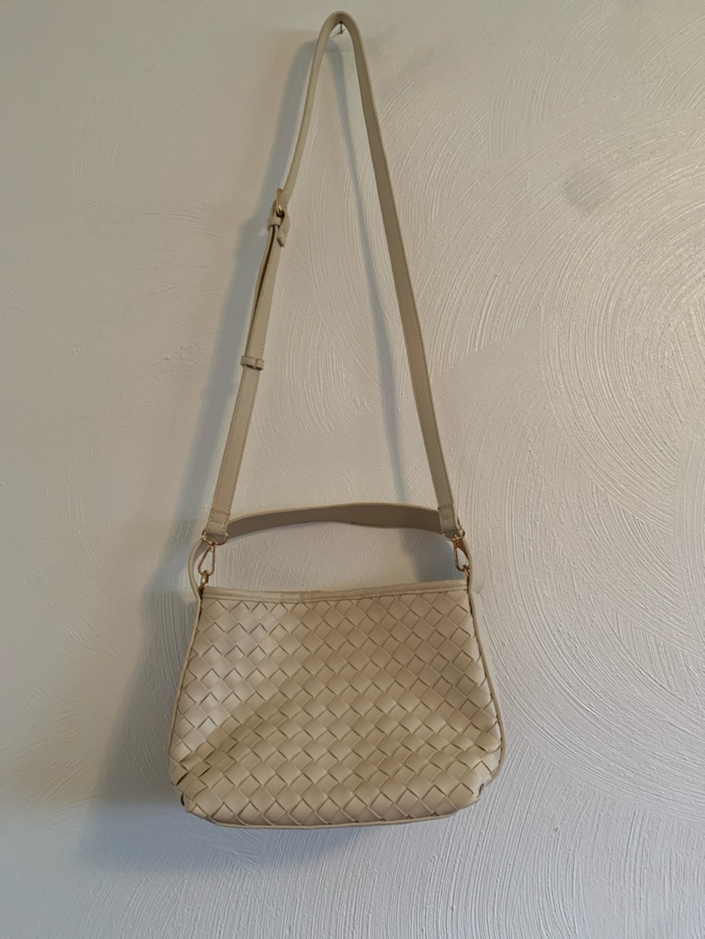 Urban Expressions Cream Woven Shoulder Bag